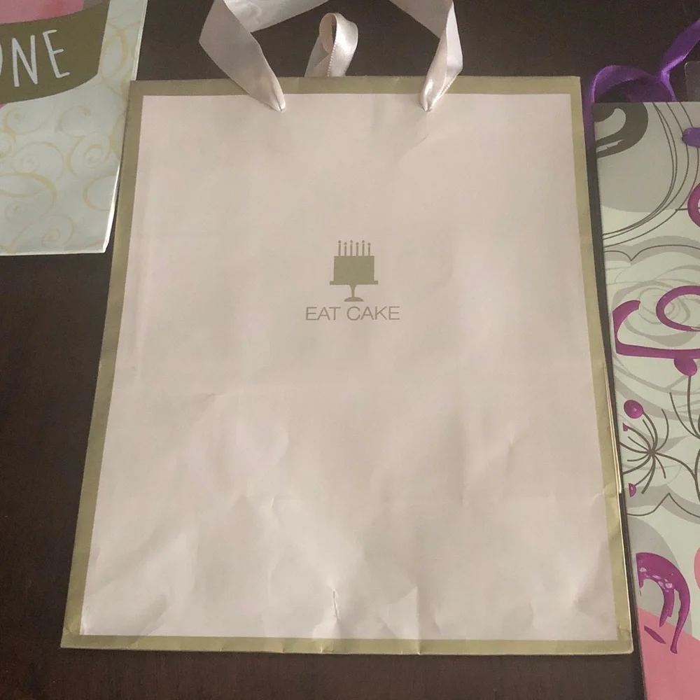 🛍️ Floral Heart & Cream Gift Bag Set